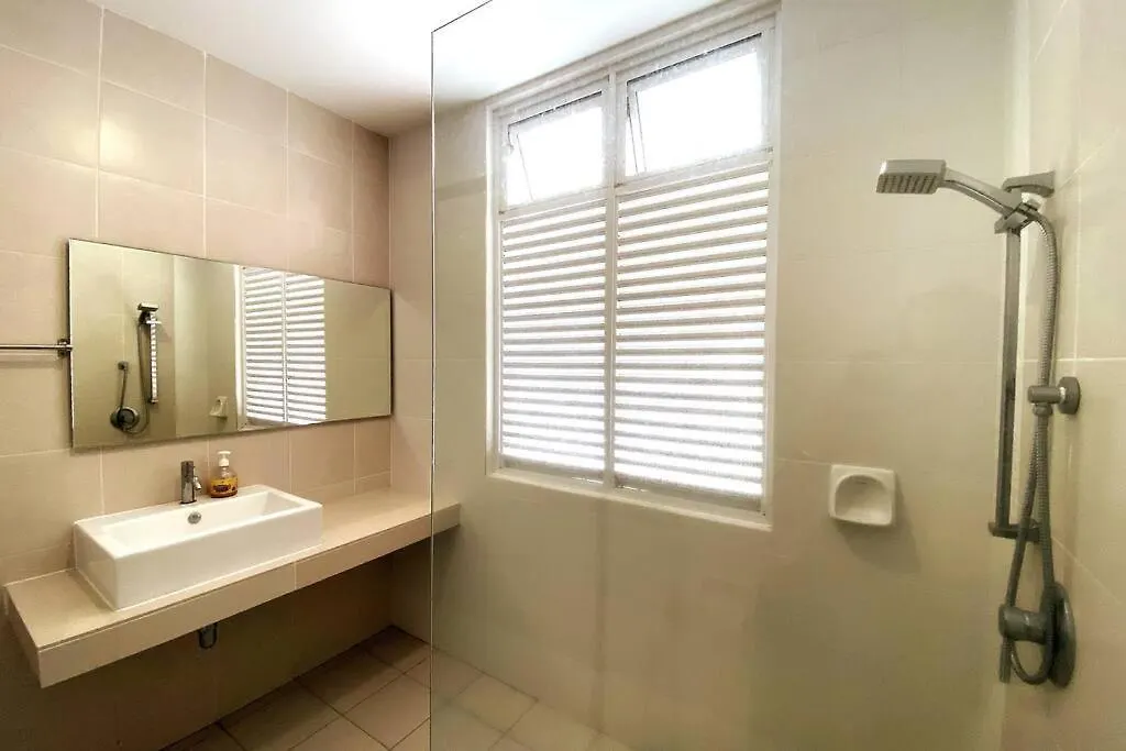 Shamrock Breeze Villa 2: Coastal Haven For 25 Guests باتو فيرينغي ماليزيا