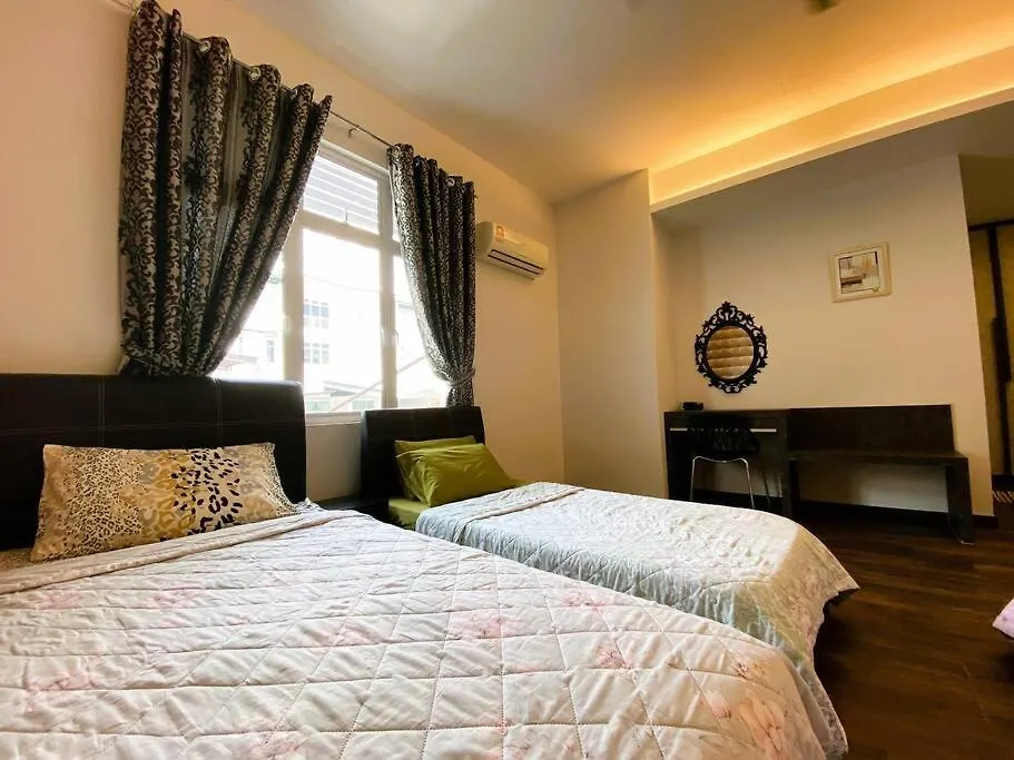 Shamrock Breeze Villa 2: Coastal Haven For 25 Guests باتو فيرينغي 0*,  ماليزيا
