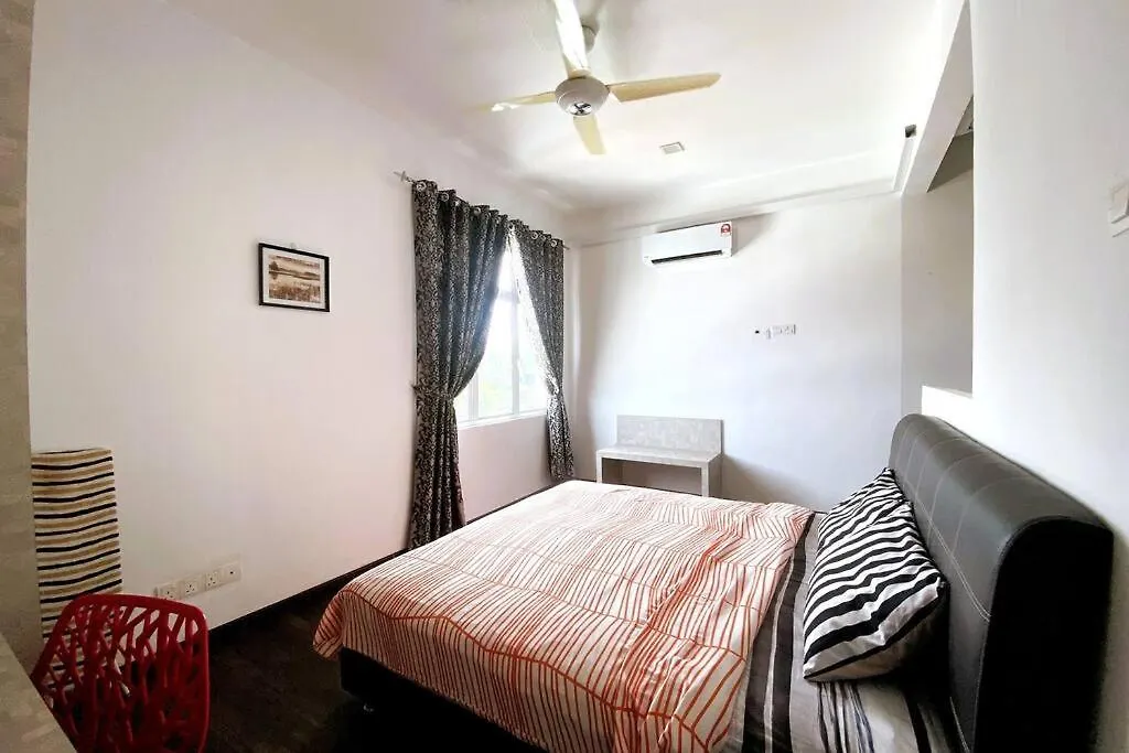 Shamrock Breeze Villa 2: Coastal Haven For 25 Guests باتو فيرينغي