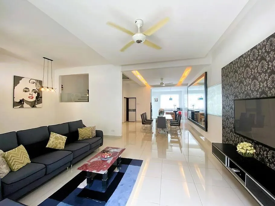 Shamrock Breeze Villa 2: Coastal Haven For 25 Guests باتو فيرينغي ماليزيا