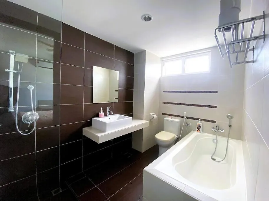 Shamrock Breeze Villa 2: Coastal Haven For 25 Guests Batu Ferringhi 0*,  Malaisie